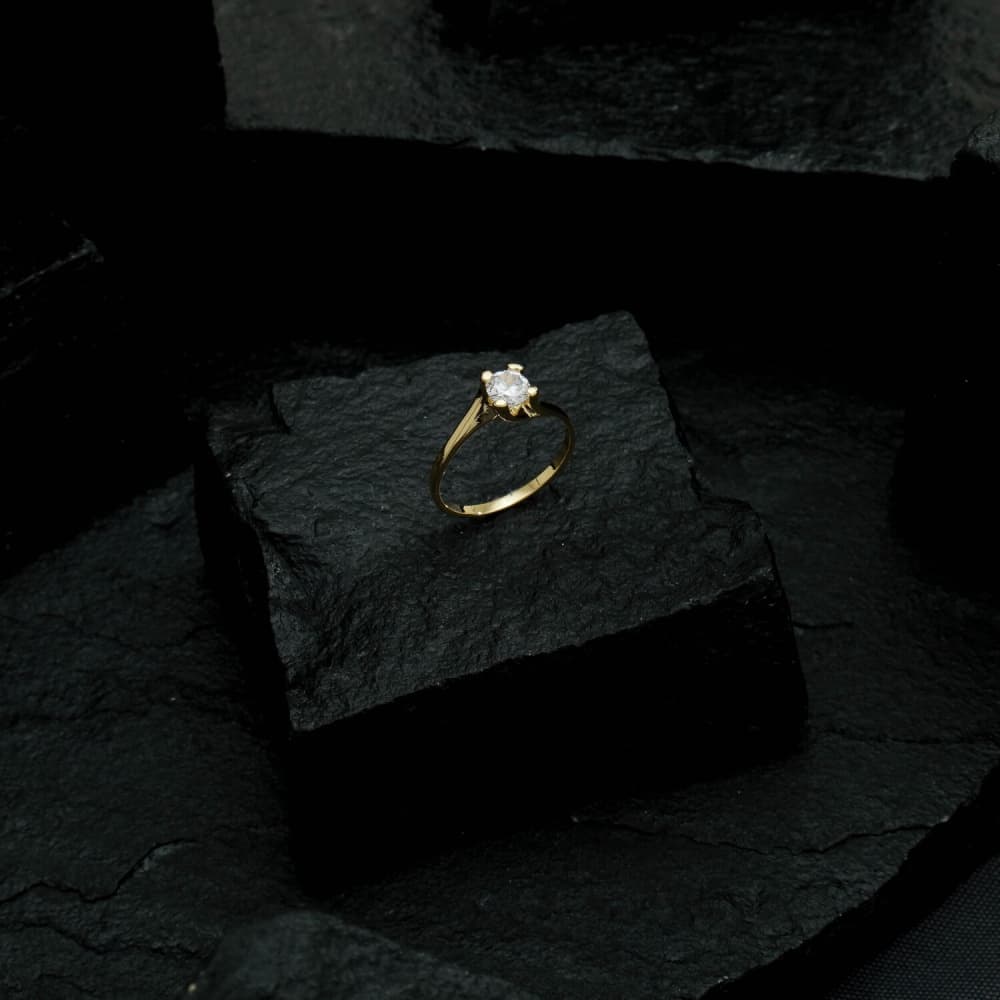 Anel Dourado Solitário com Pedra de Zircônia Pequena, imagem 3