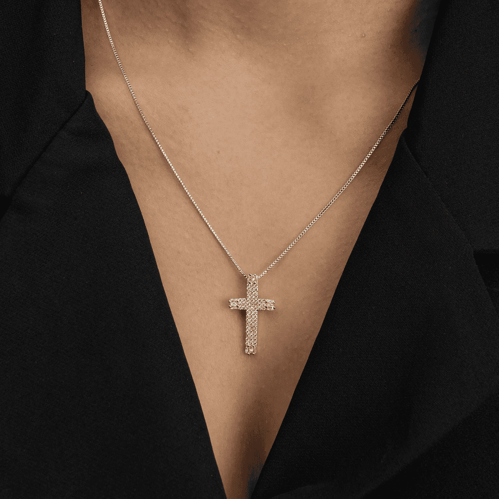 Colar Dourado de Cruz Cravejado de Zircônia, imagem 2